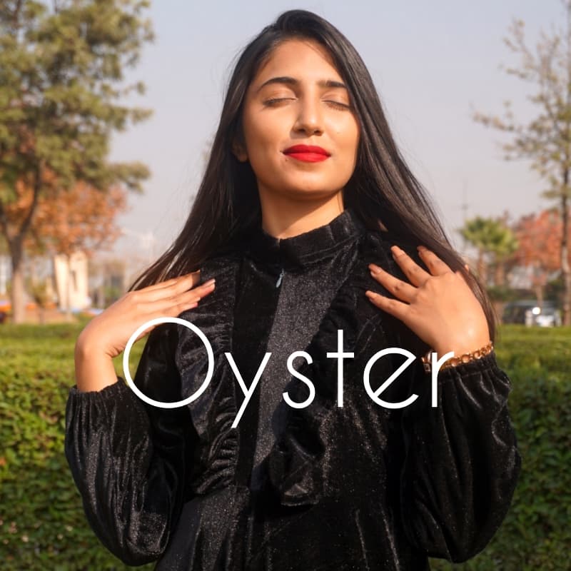 Oyster - Premium Black Velvet