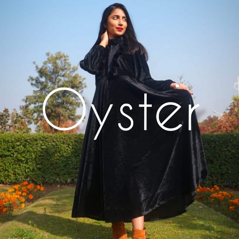 Oyster - Premium Black Velvet